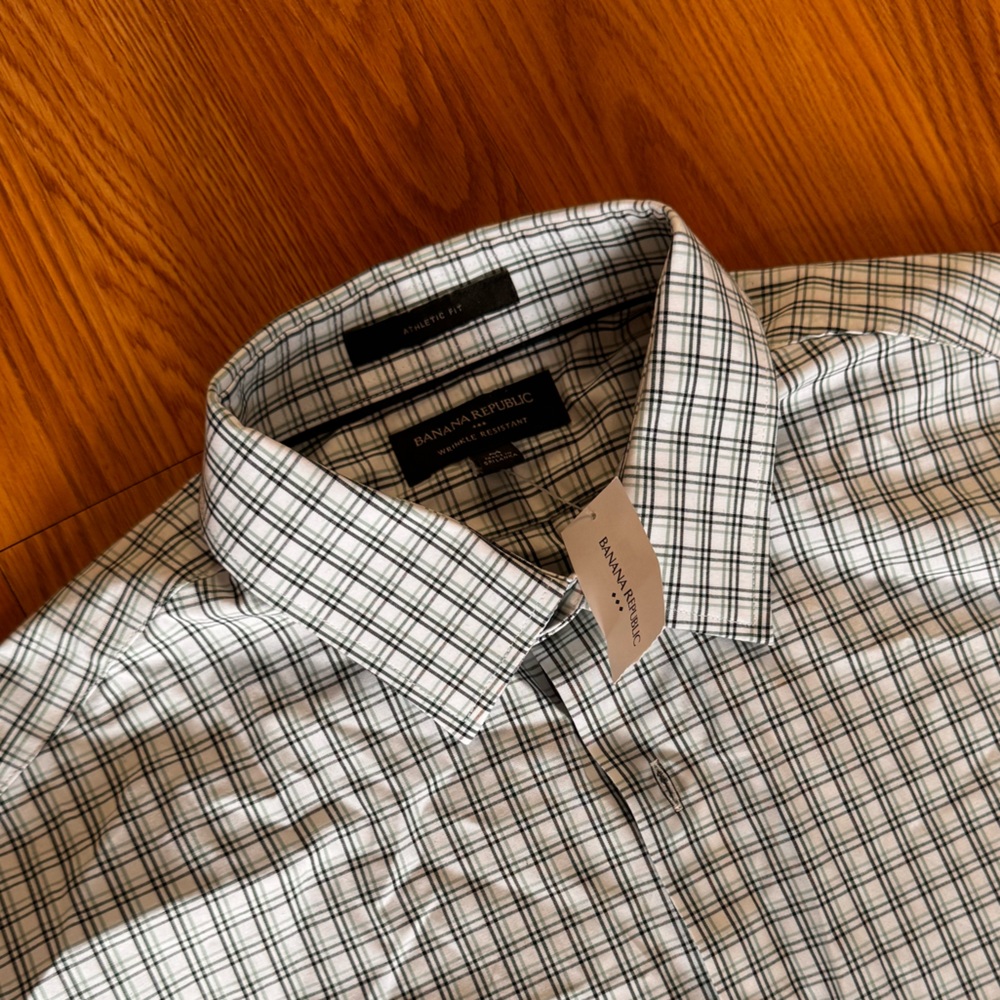 Mens Banana Republic Wrinkle Resistent Athletic Fit New with Tags Size Medium